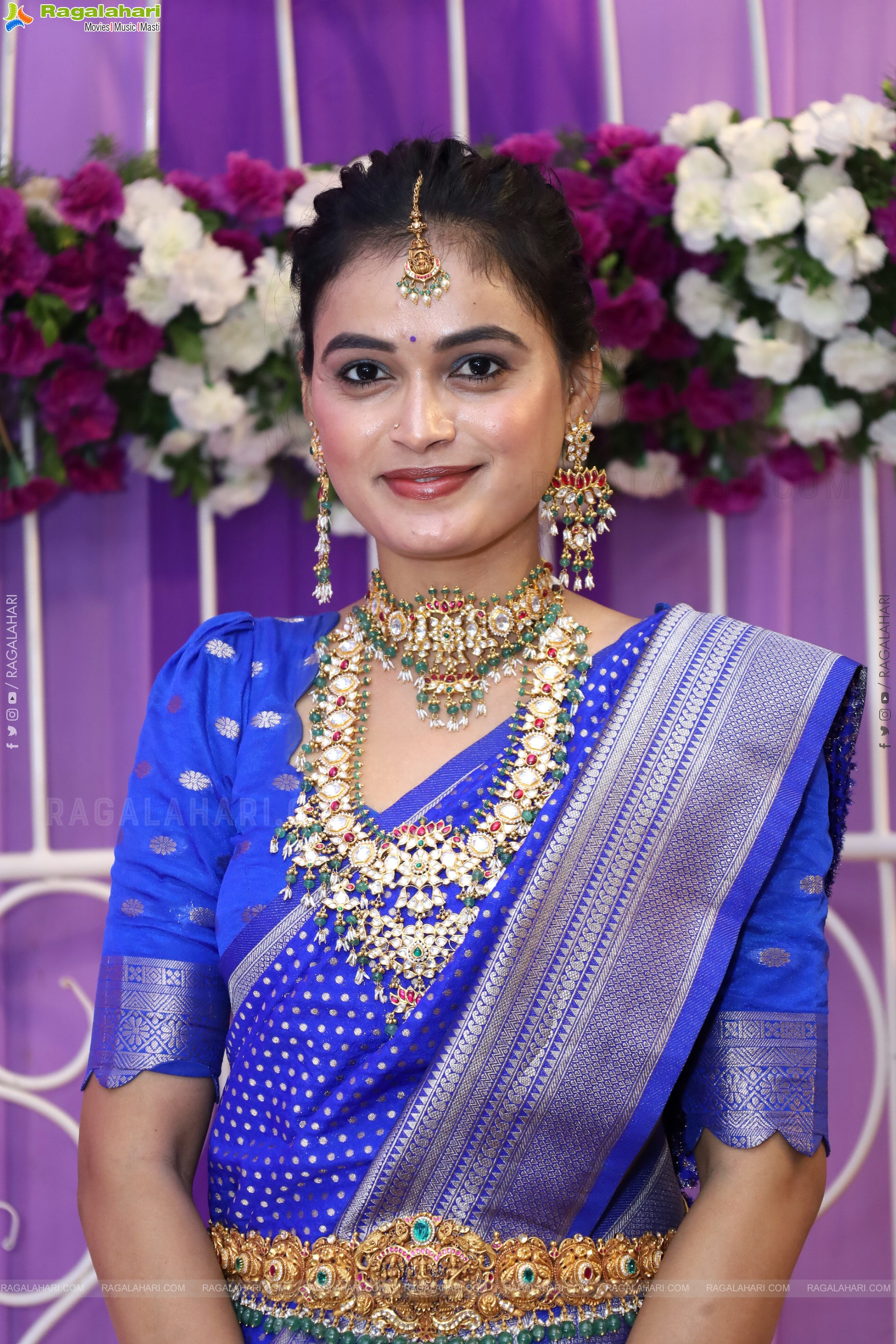 Manu Malleshwari Poses with Designer Jewellery, HD Gallery