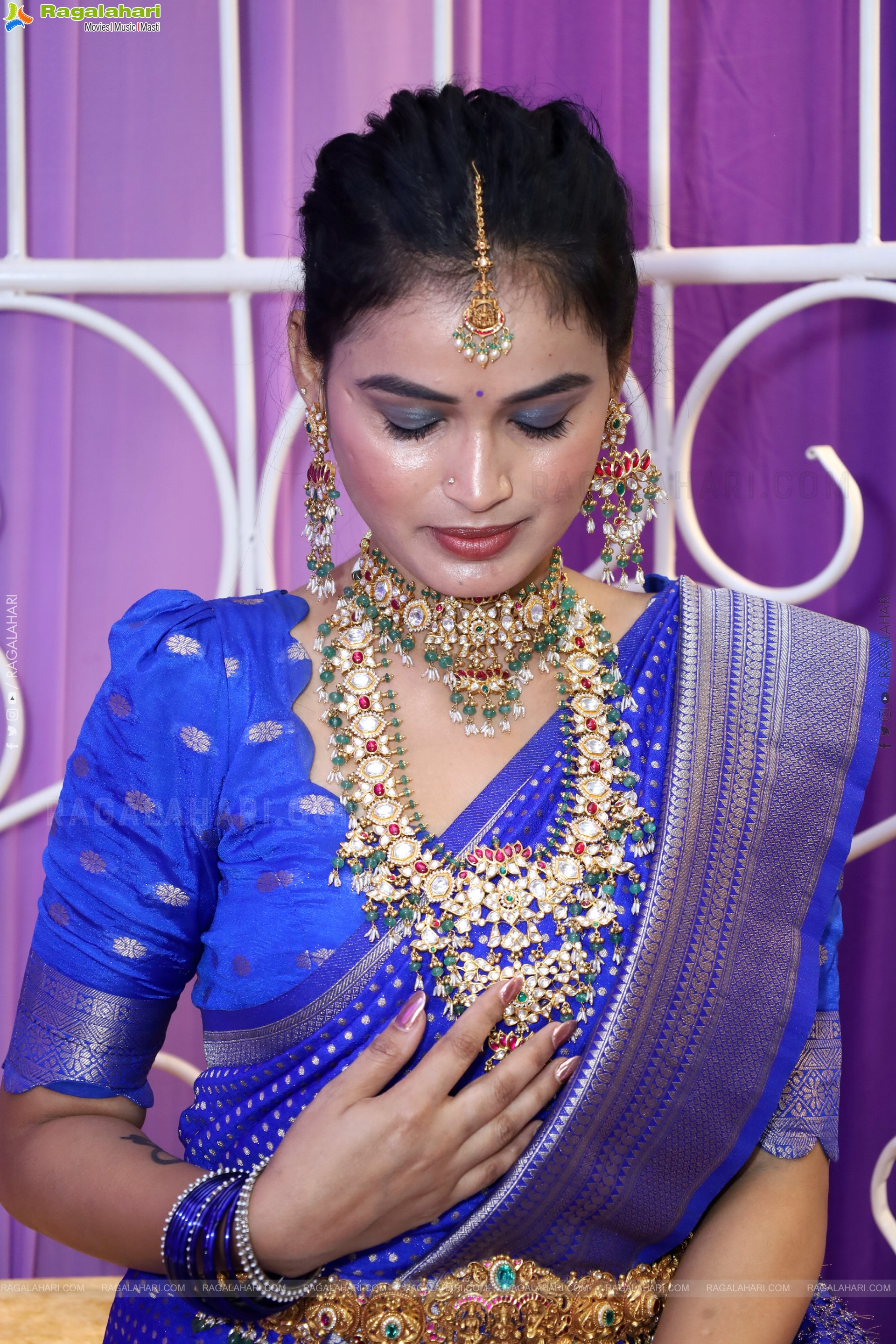 Manu Malleshwari Poses with Designer Jewellery, HD Gallery