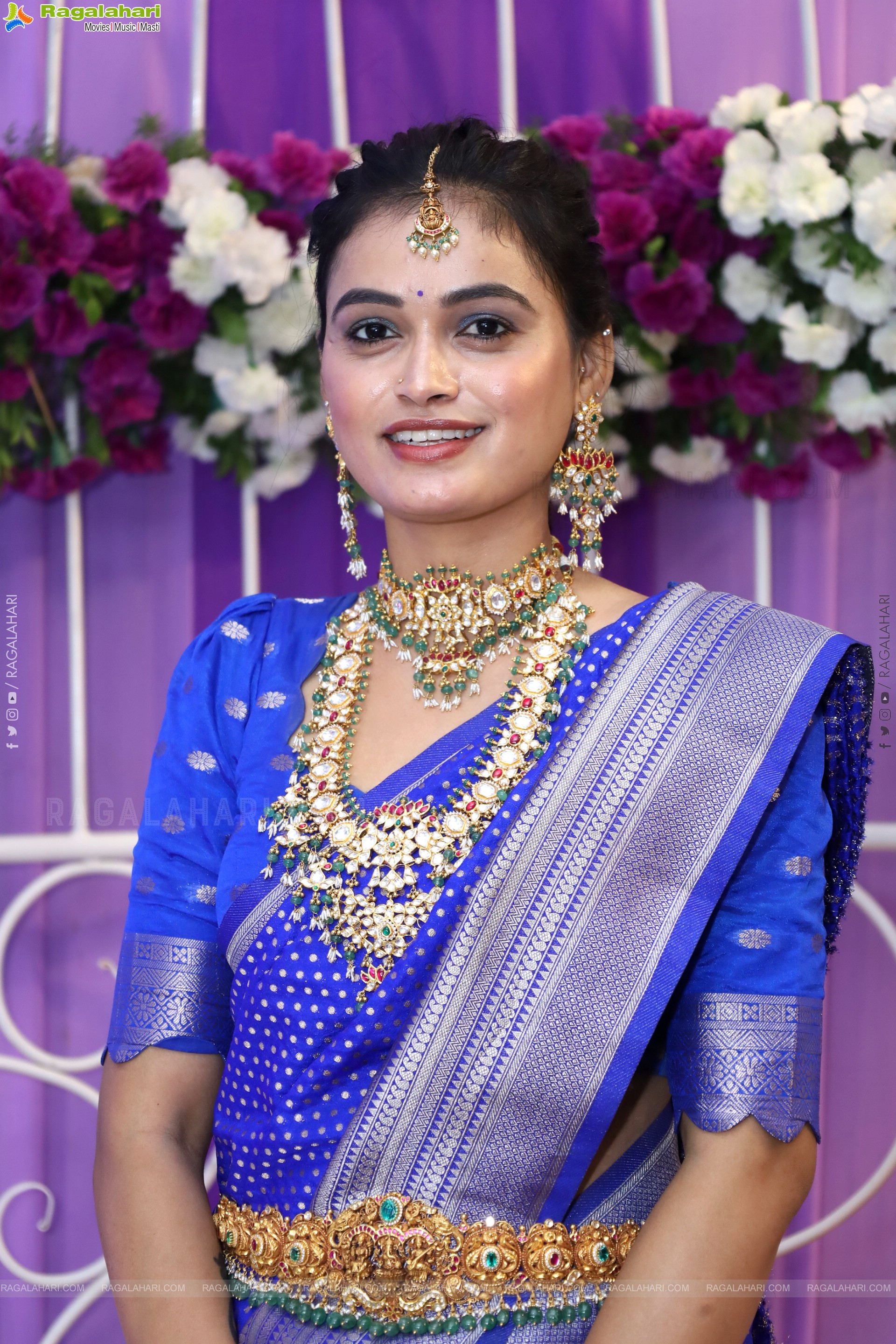Manu Malleshwari Poses with Designer Jewellery, HD Gallery