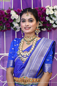 Manu Malleshwari Poses with Designer Jewellery, HD Gallery