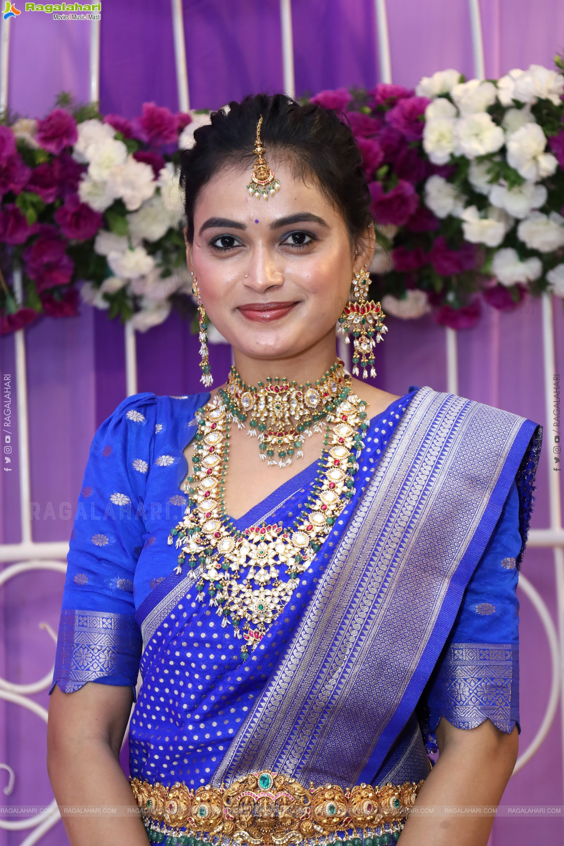 Manu Malleshwari Poses with Designer Jewellery, HD Gallery
