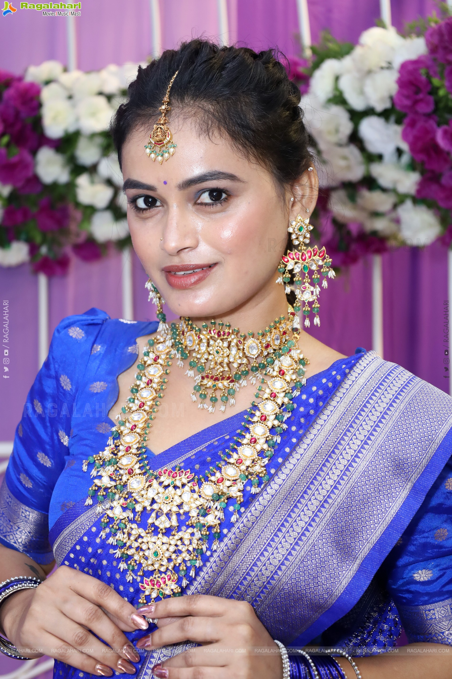 Manu Malleshwari Poses with Designer Jewellery, HD Gallery