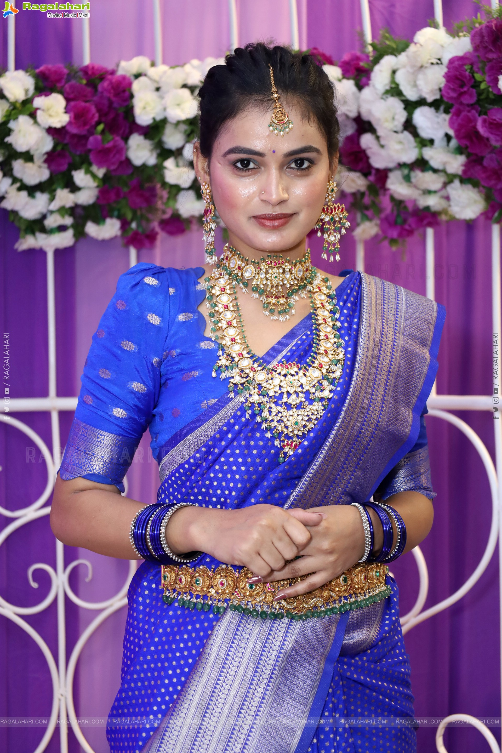 Manu Malleshwari Poses with Designer Jewellery, HD Gallery