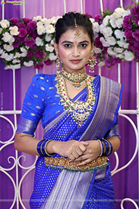Manu Malleshwari Poses with Designer Jewellery, HD Gallery