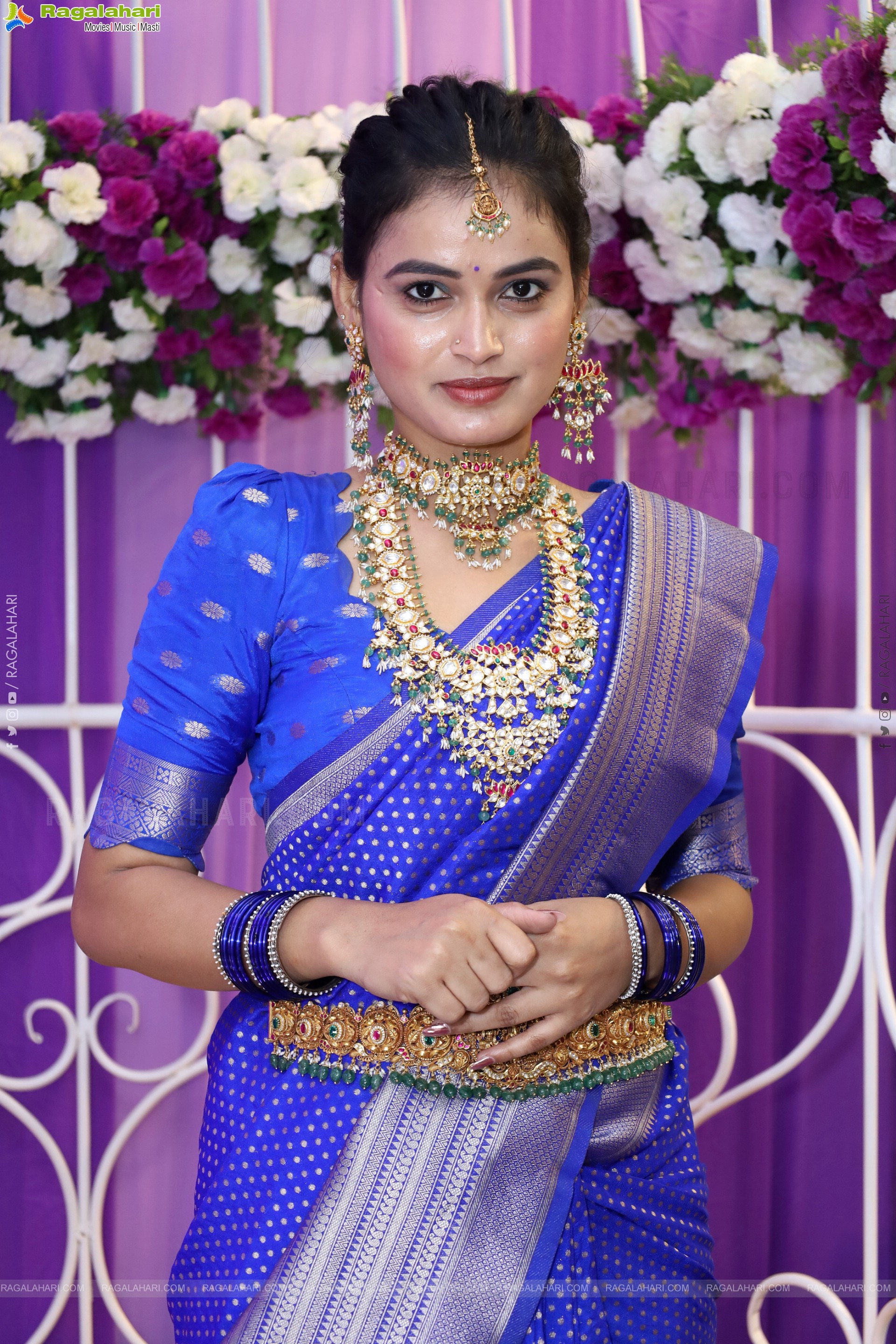 Manu Malleshwari Poses with Designer Jewellery, HD Gallery