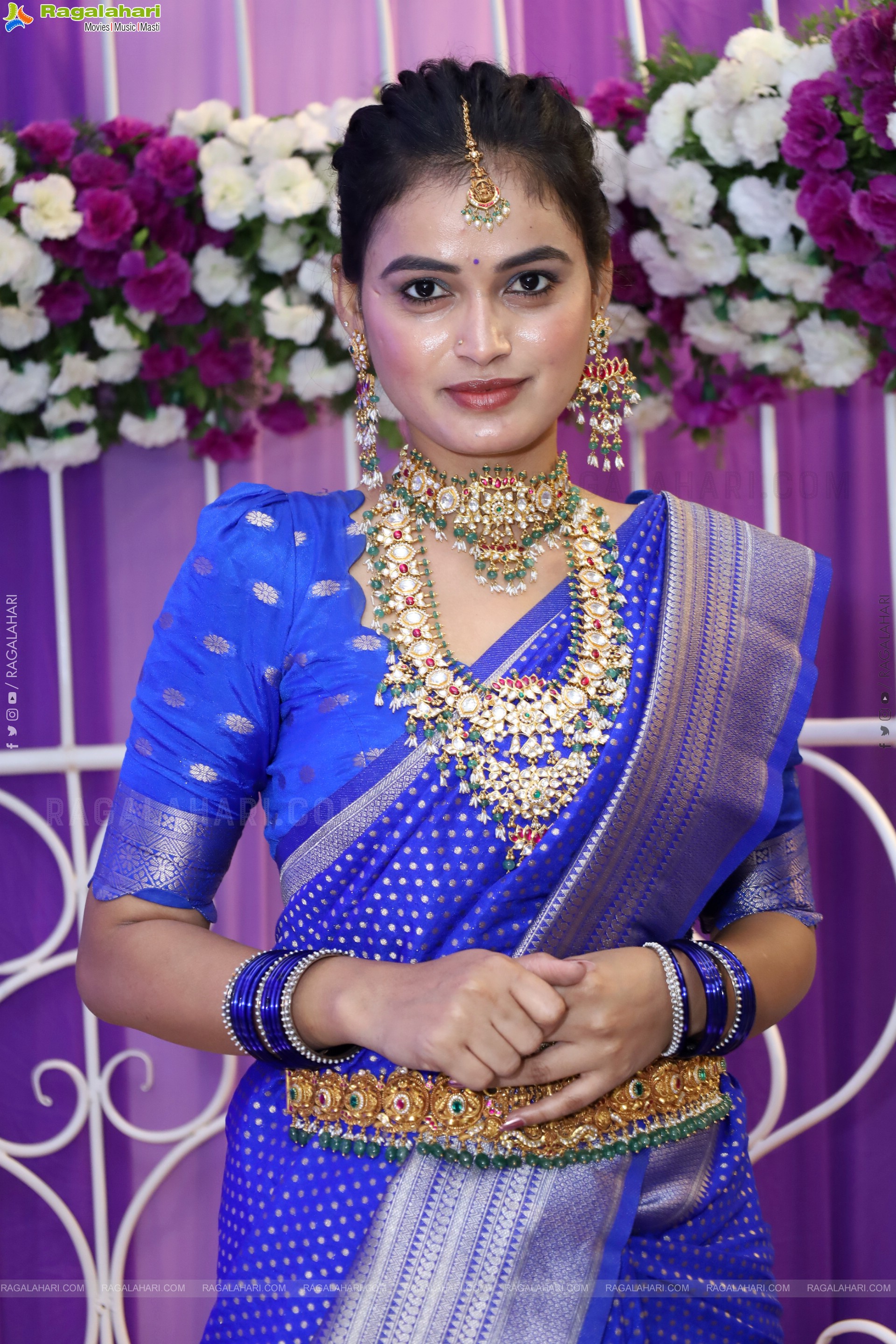 Manu Malleshwari Poses with Designer Jewellery, HD Gallery