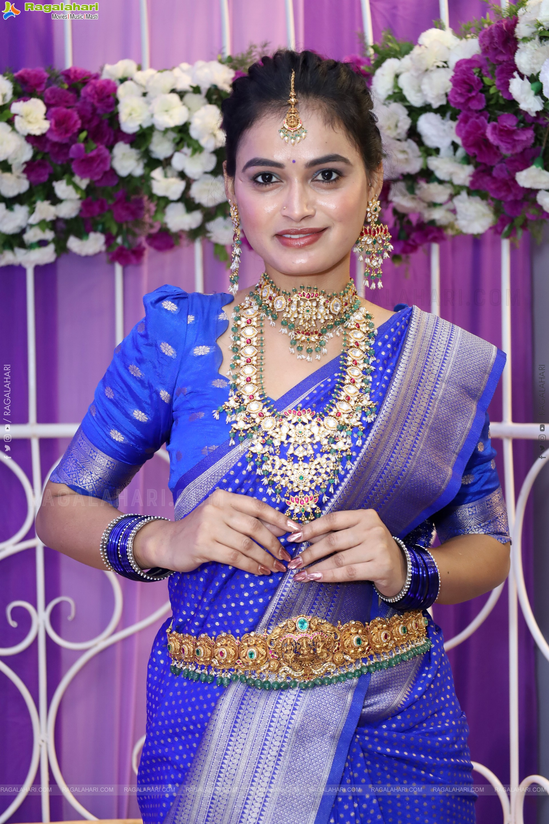 Manu Malleshwari Poses with Designer Jewellery, HD Gallery