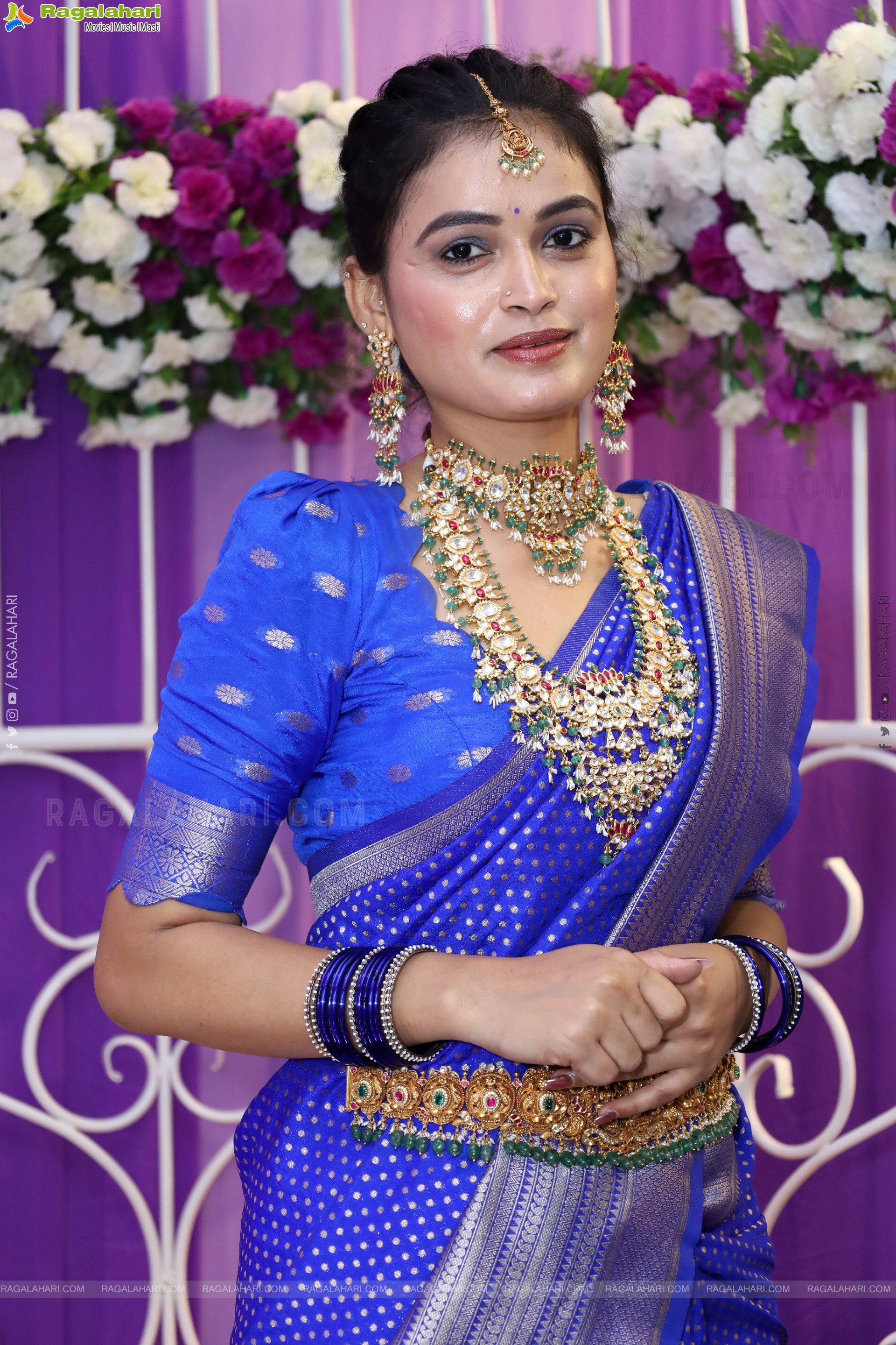 Manu Malleshwari Poses with Designer Jewellery, HD Gallery