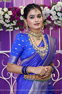 Manu Malleshwari Poses with Designer Jewellery, HD Gallery