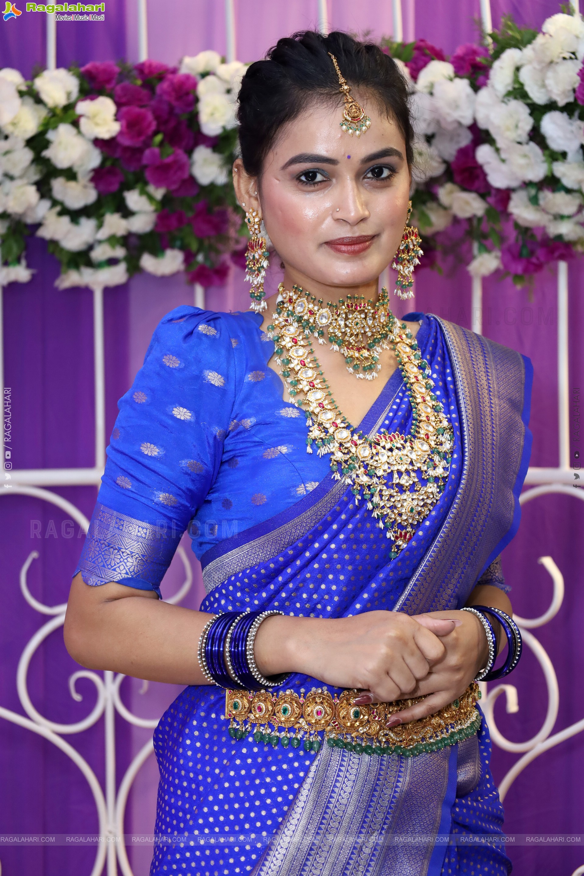 Manu Malleshwari Poses with Designer Jewellery, HD Gallery
