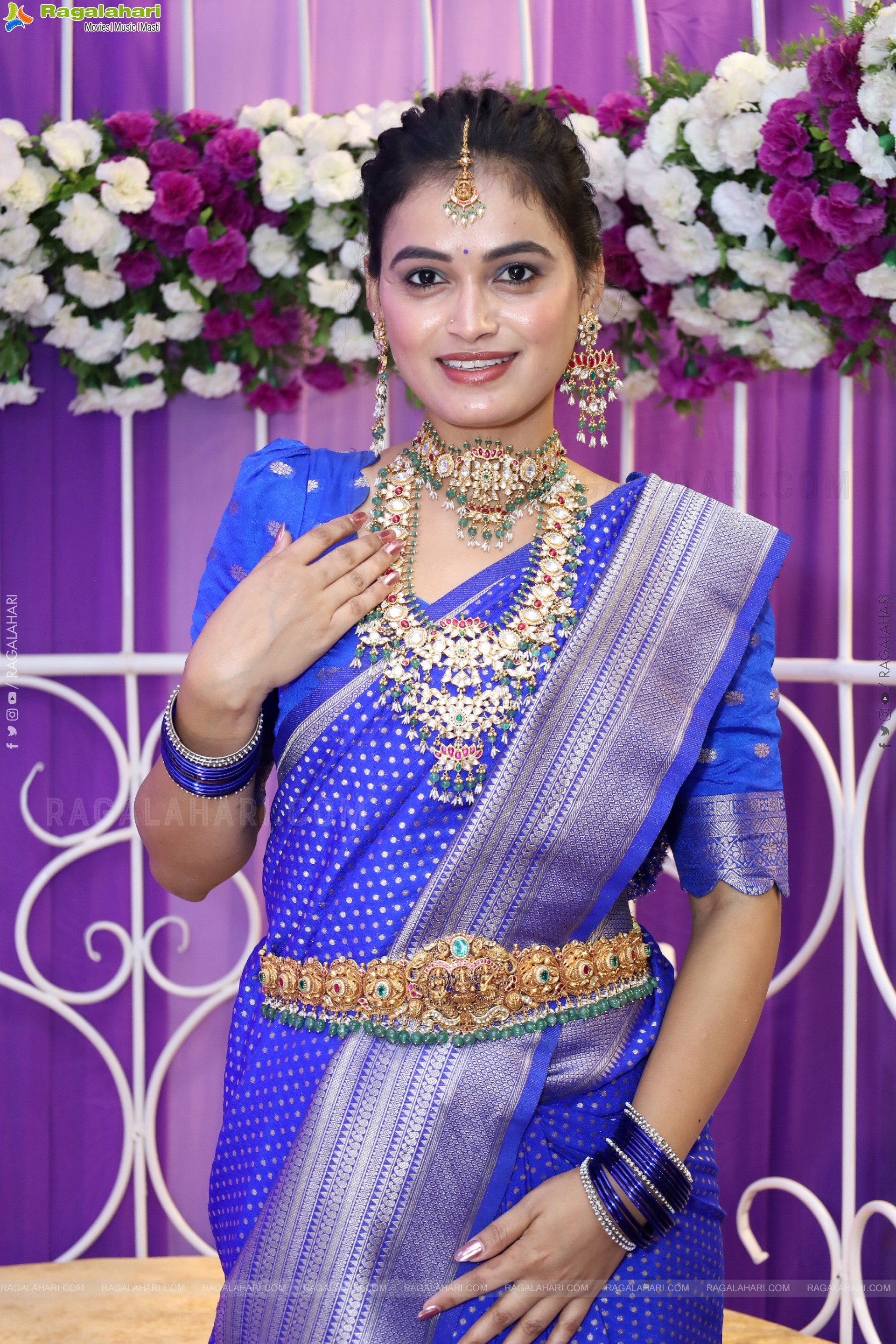 Manu Malleshwari Poses with Designer Jewellery, HD Gallery