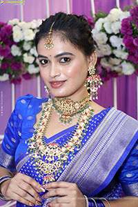Manu Malleshwari Poses with Designer Jewellery, HD Gallery