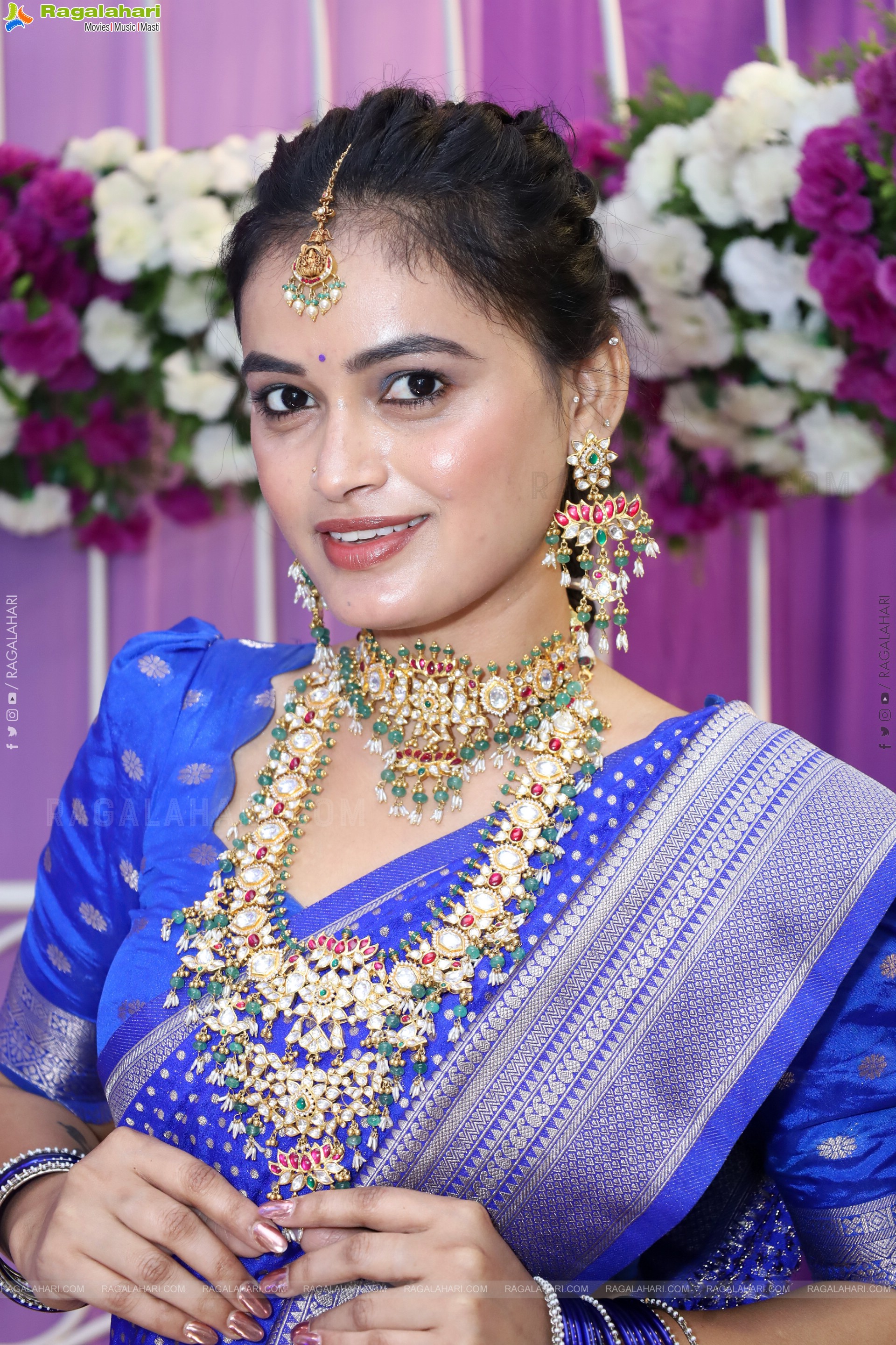 Manu Malleshwari Poses with Designer Jewellery, HD Gallery