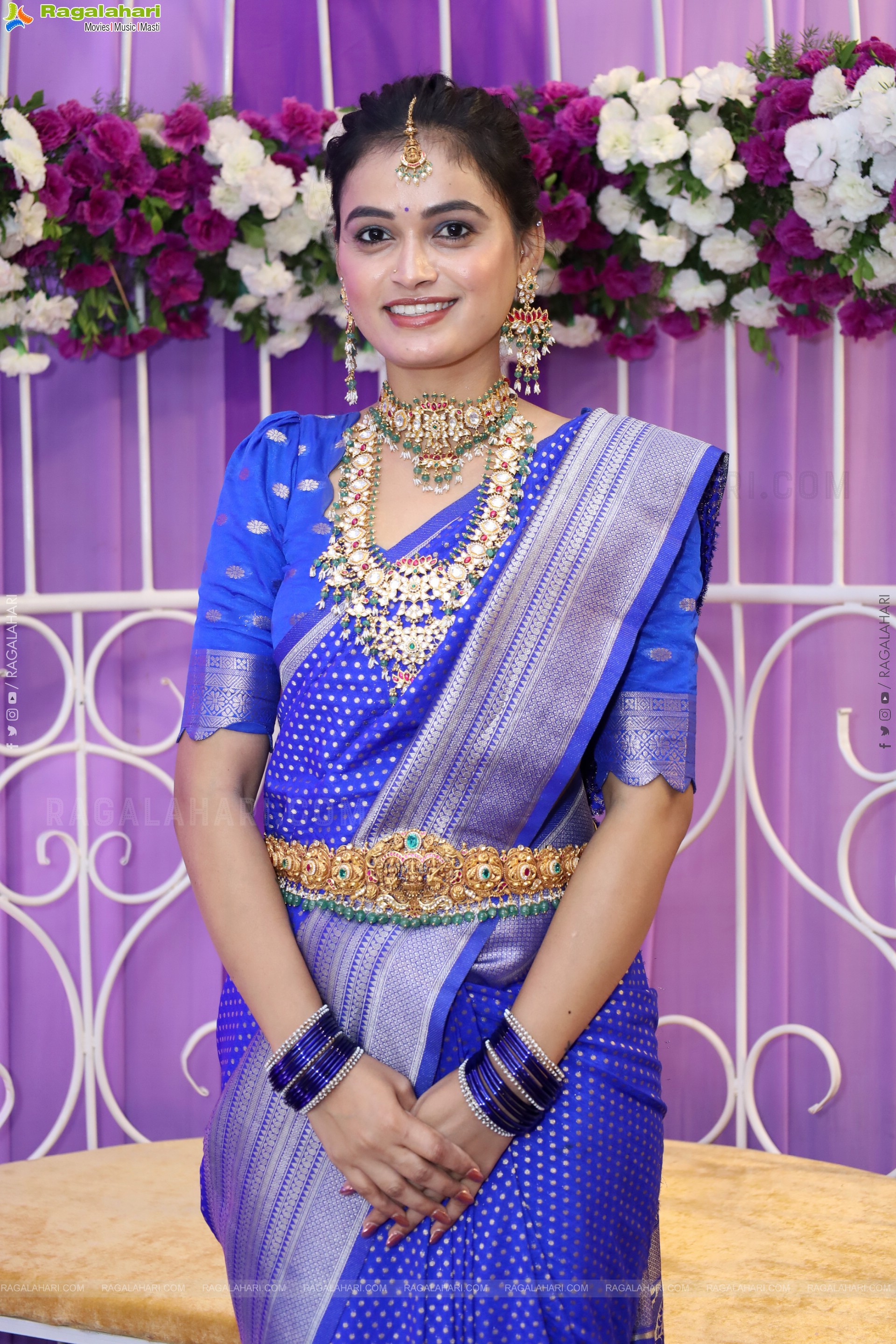 Manu Malleshwari Poses with Designer Jewellery, HD Gallery