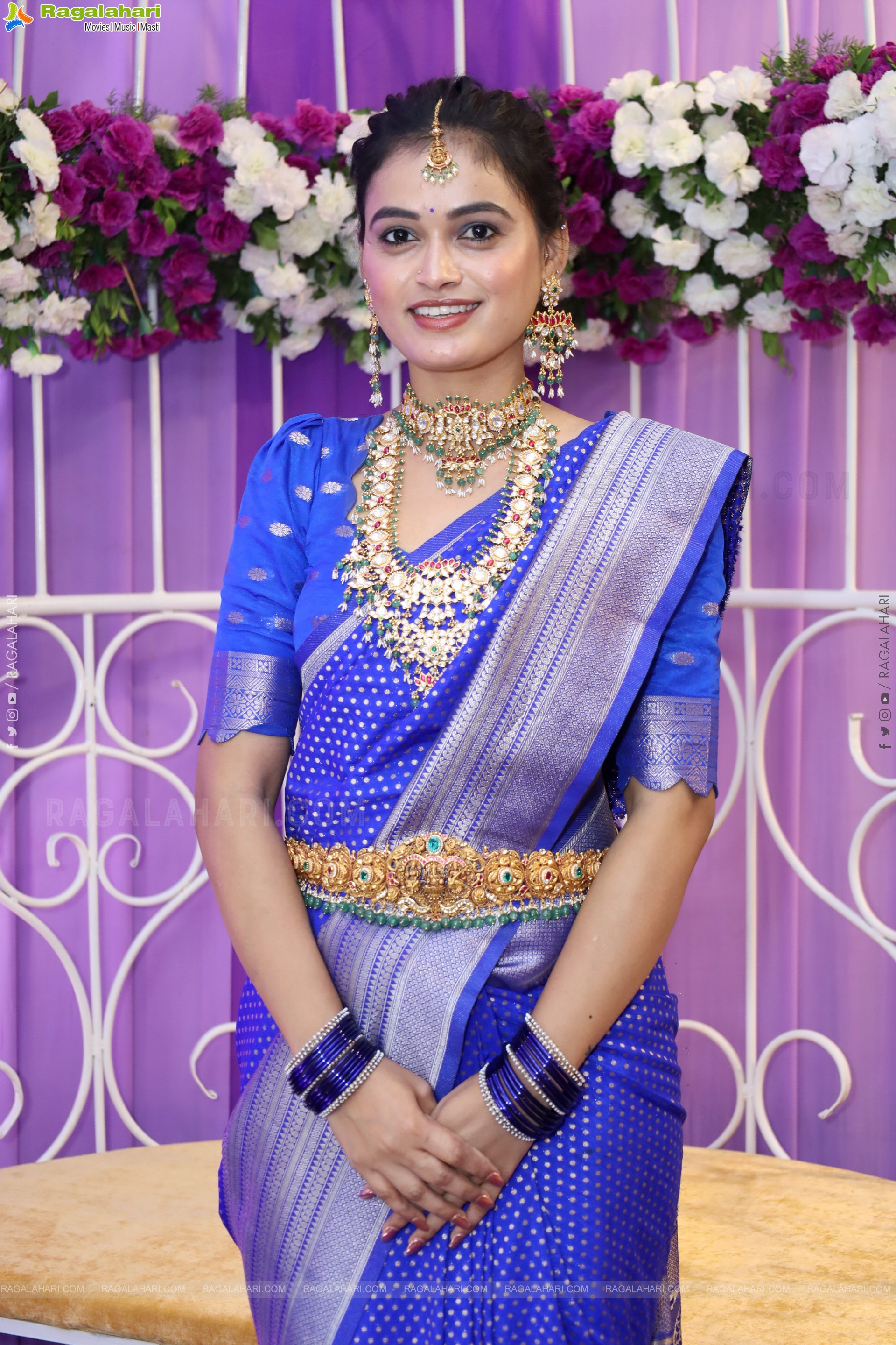 Manu Malleshwari Poses with Designer Jewellery, HD Gallery
