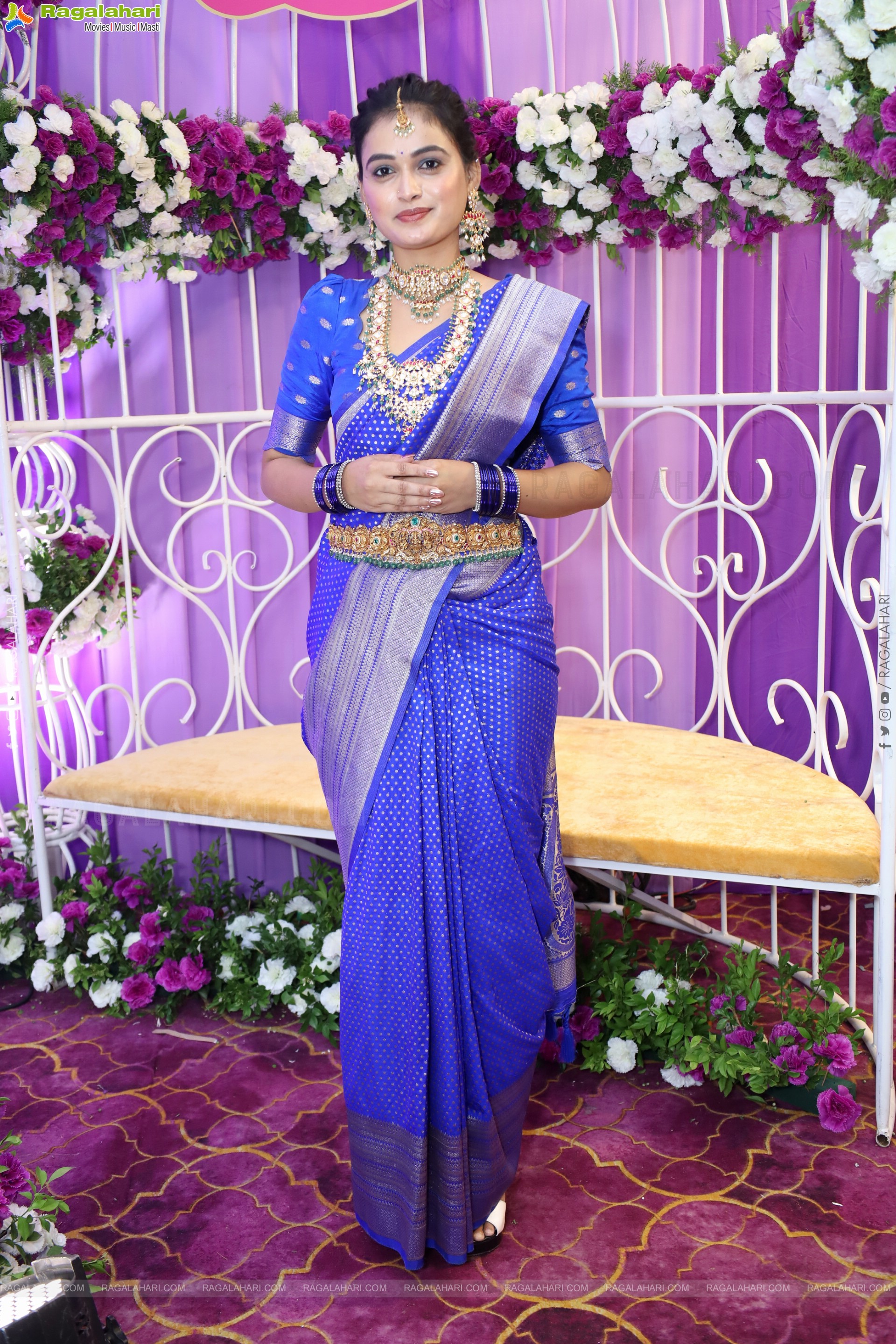 Manu Malleshwari Poses with Designer Jewellery, HD Gallery