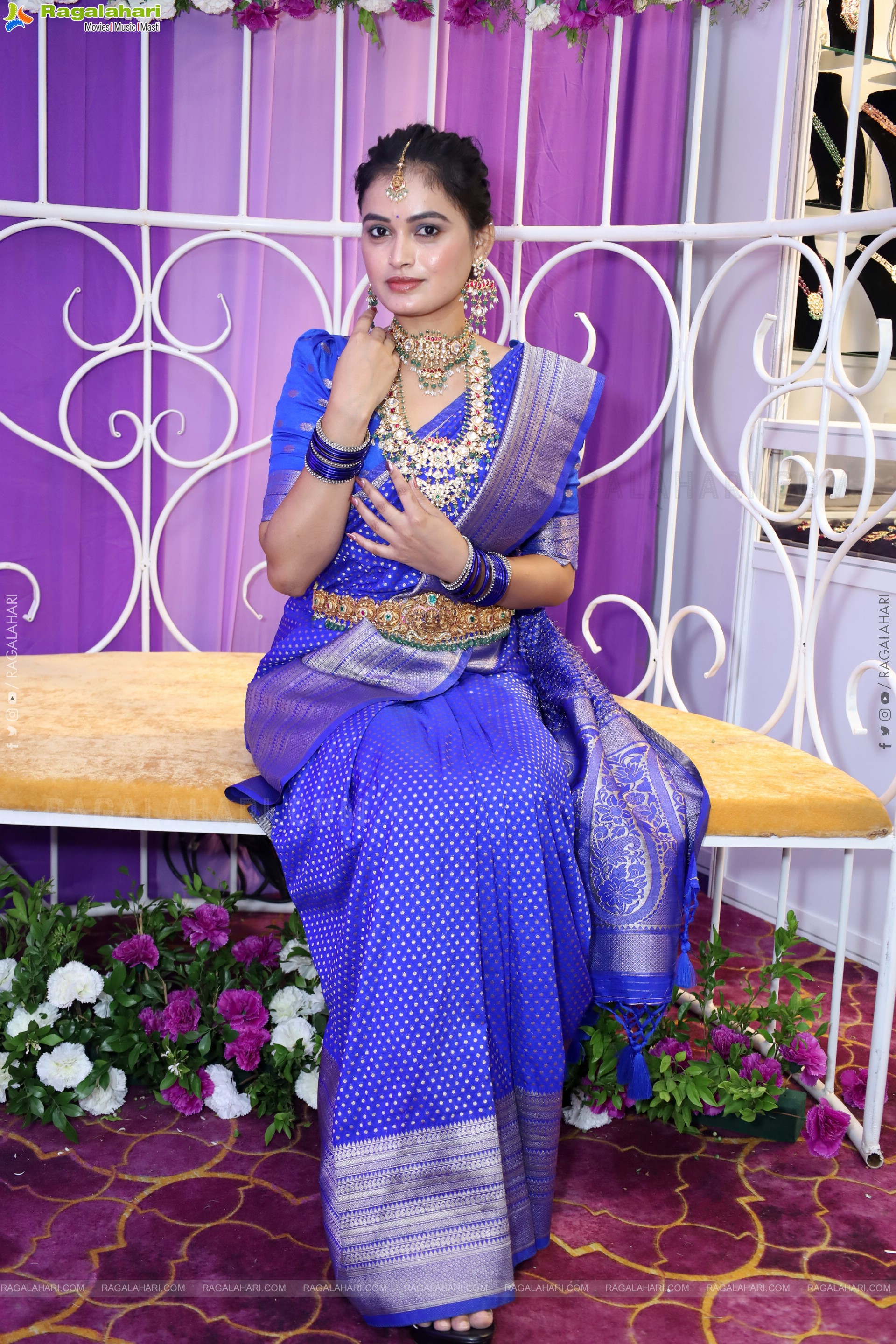 Manu Malleshwari Poses with Designer Jewellery, HD Gallery