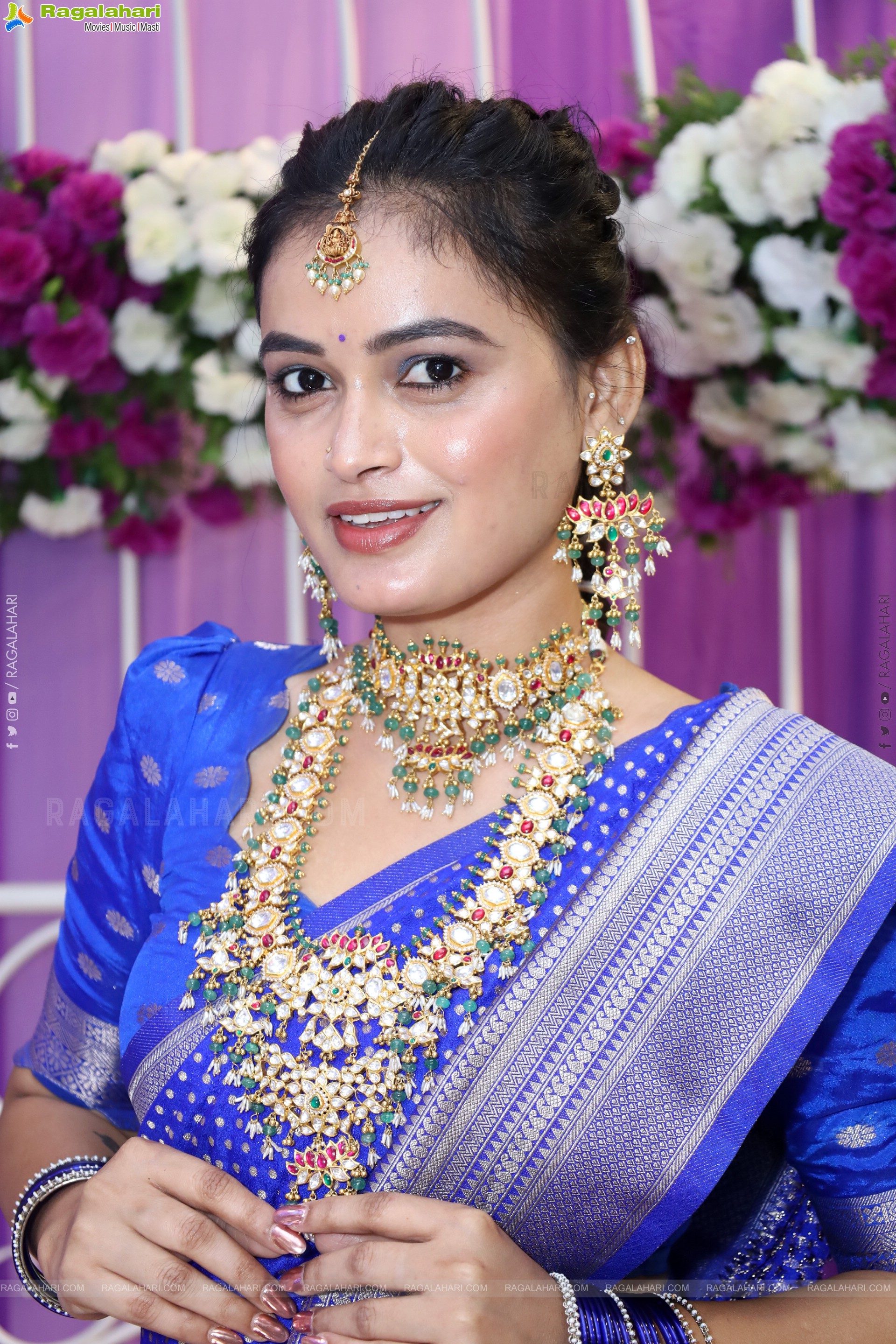 Manu Malleshwari Poses with Designer Jewellery, HD Gallery