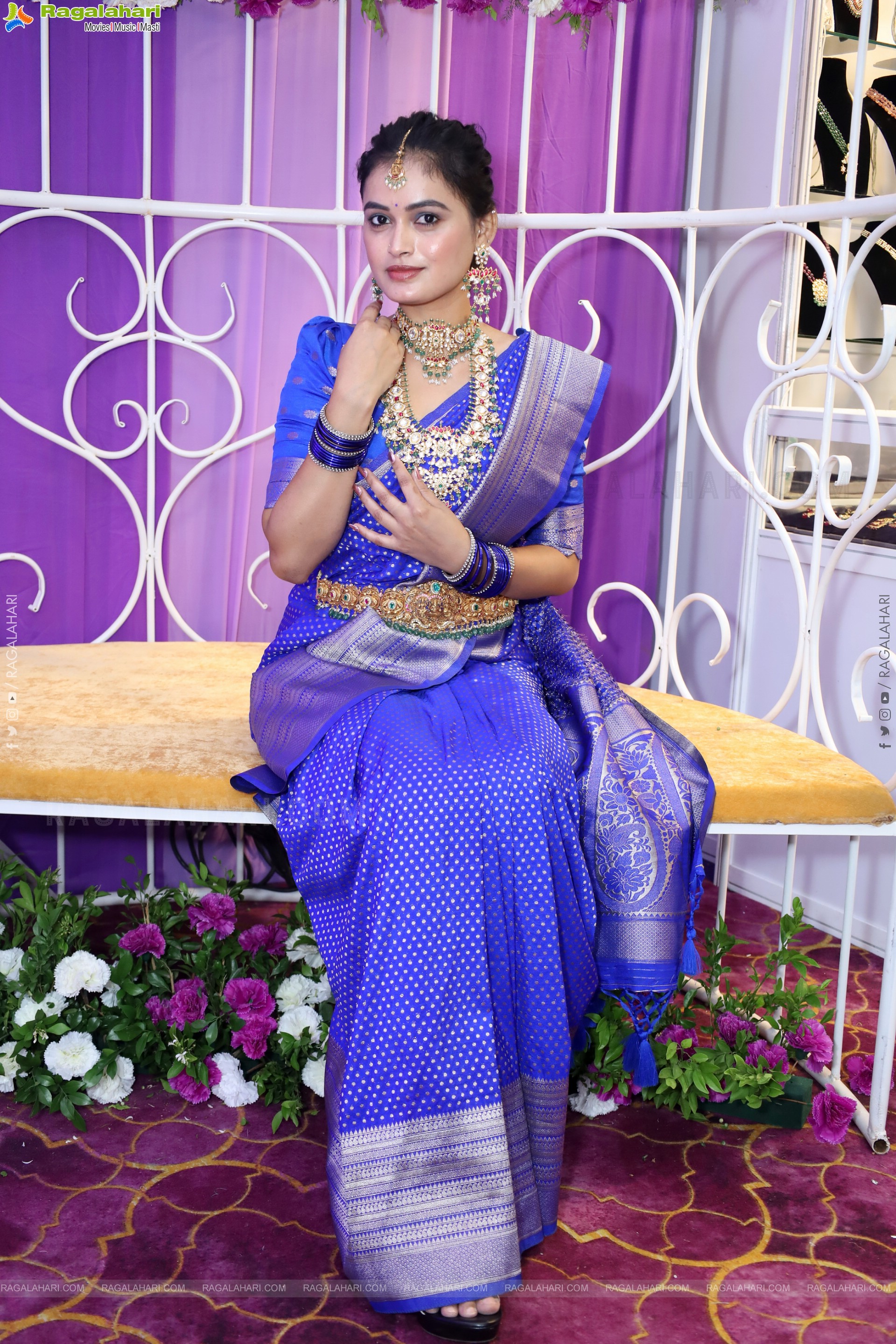 Manu Malleshwari Poses with Designer Jewellery, HD Gallery
