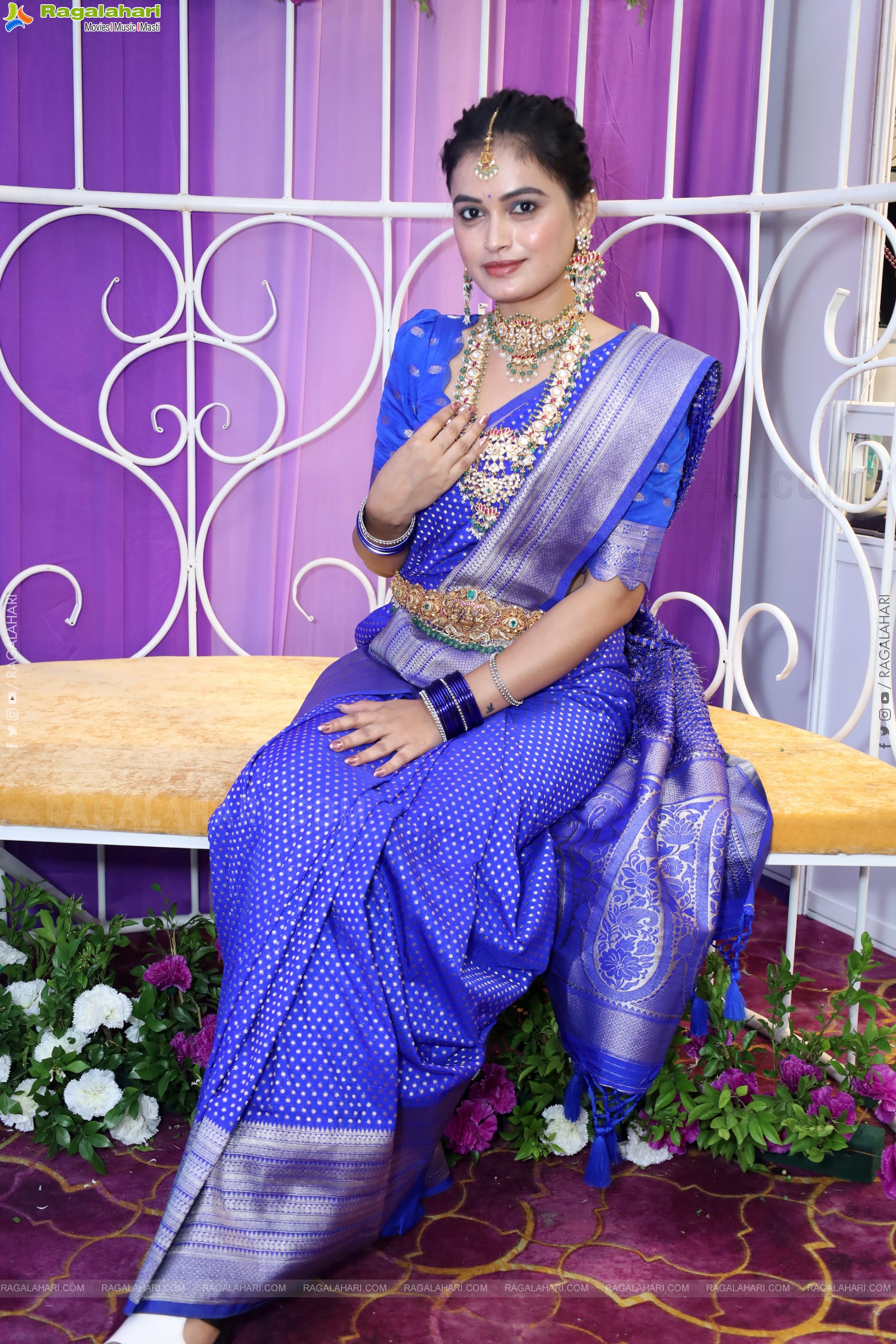 Manu Malleshwari Poses with Designer Jewellery, HD Gallery