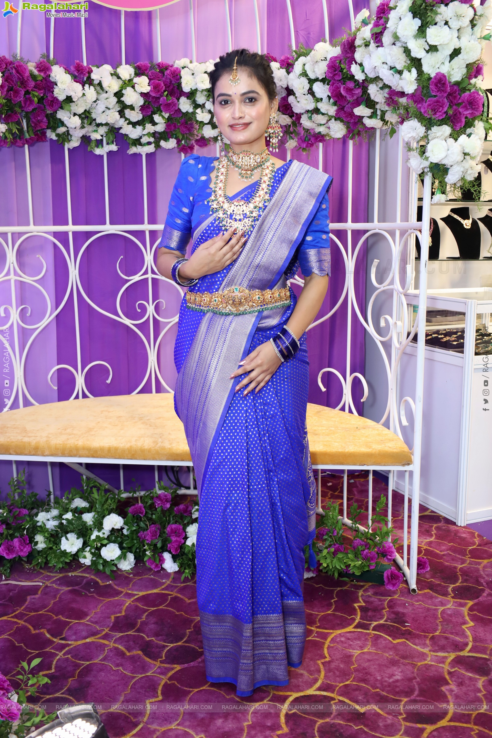 Manu Malleshwari Poses with Designer Jewellery, HD Gallery