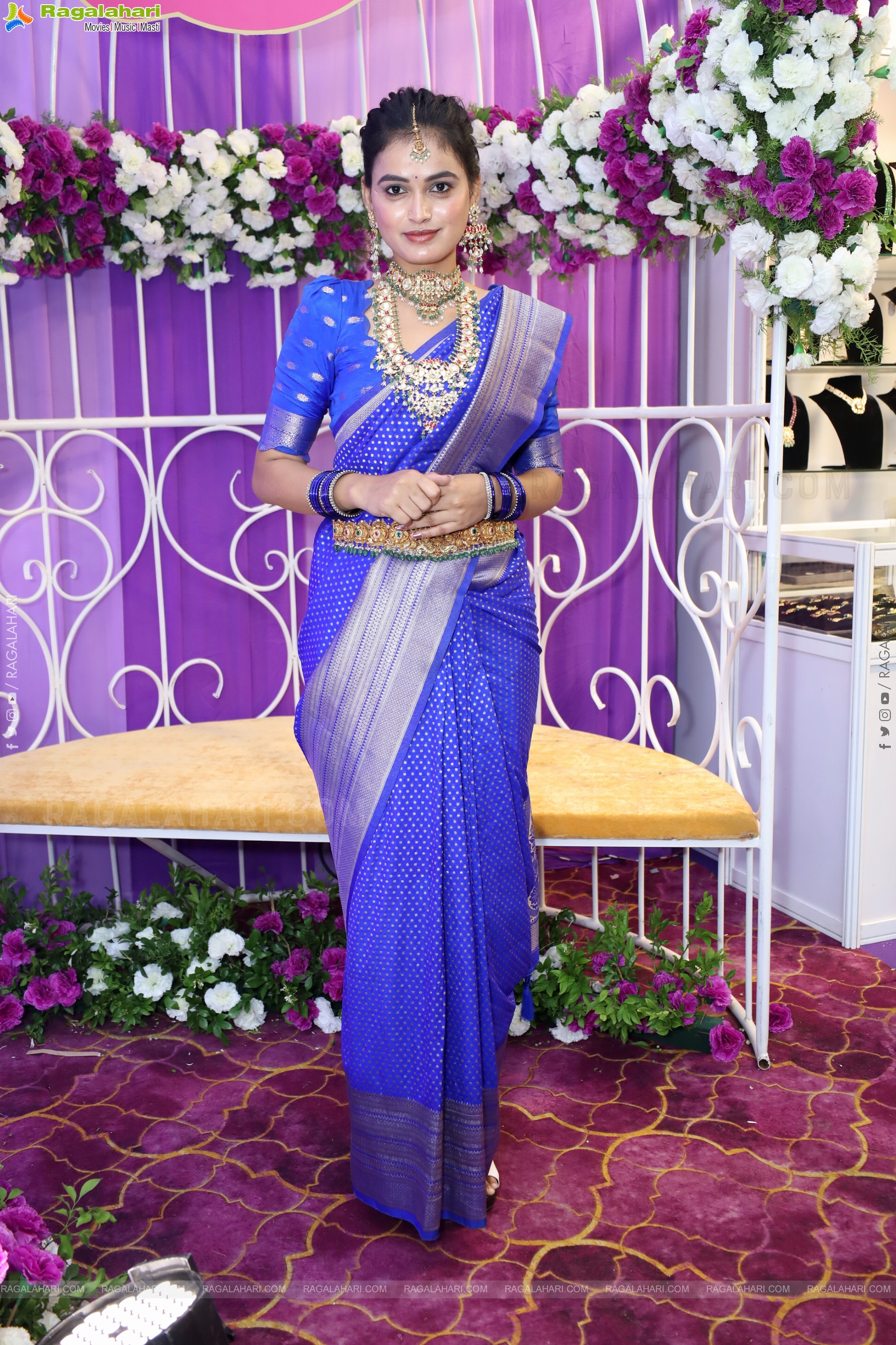 Manu Malleshwari Poses with Designer Jewellery, HD Gallery