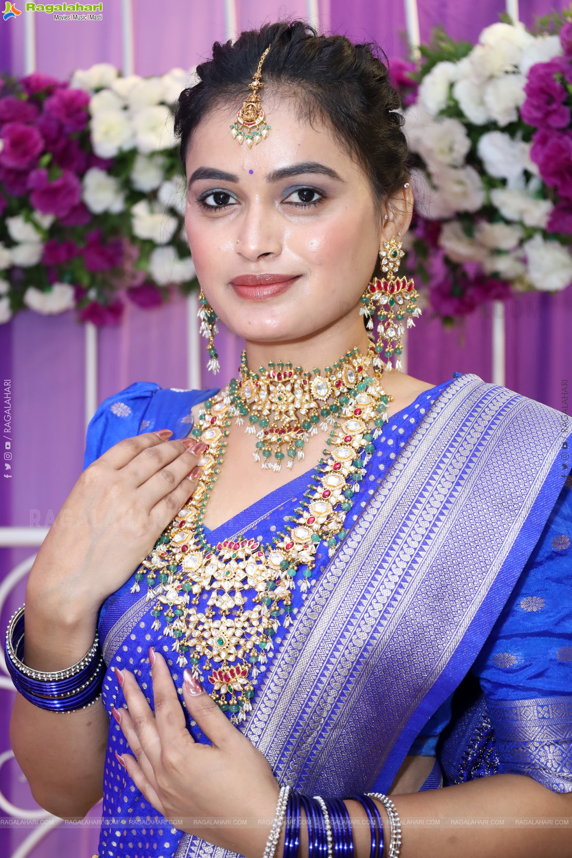 Manu Malleshwari Poses with Designer Jewellery, HD Gallery