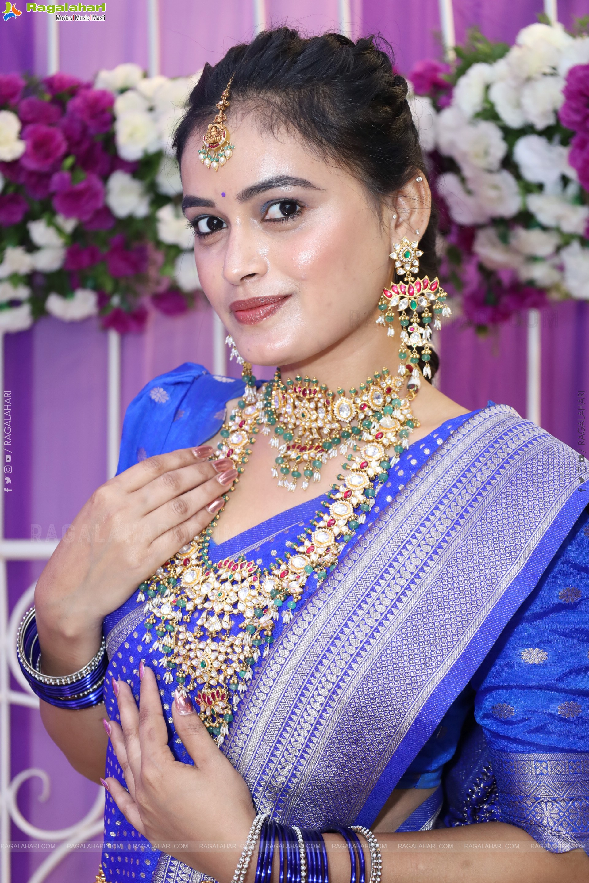 Manu Malleshwari Poses with Designer Jewellery, HD Gallery