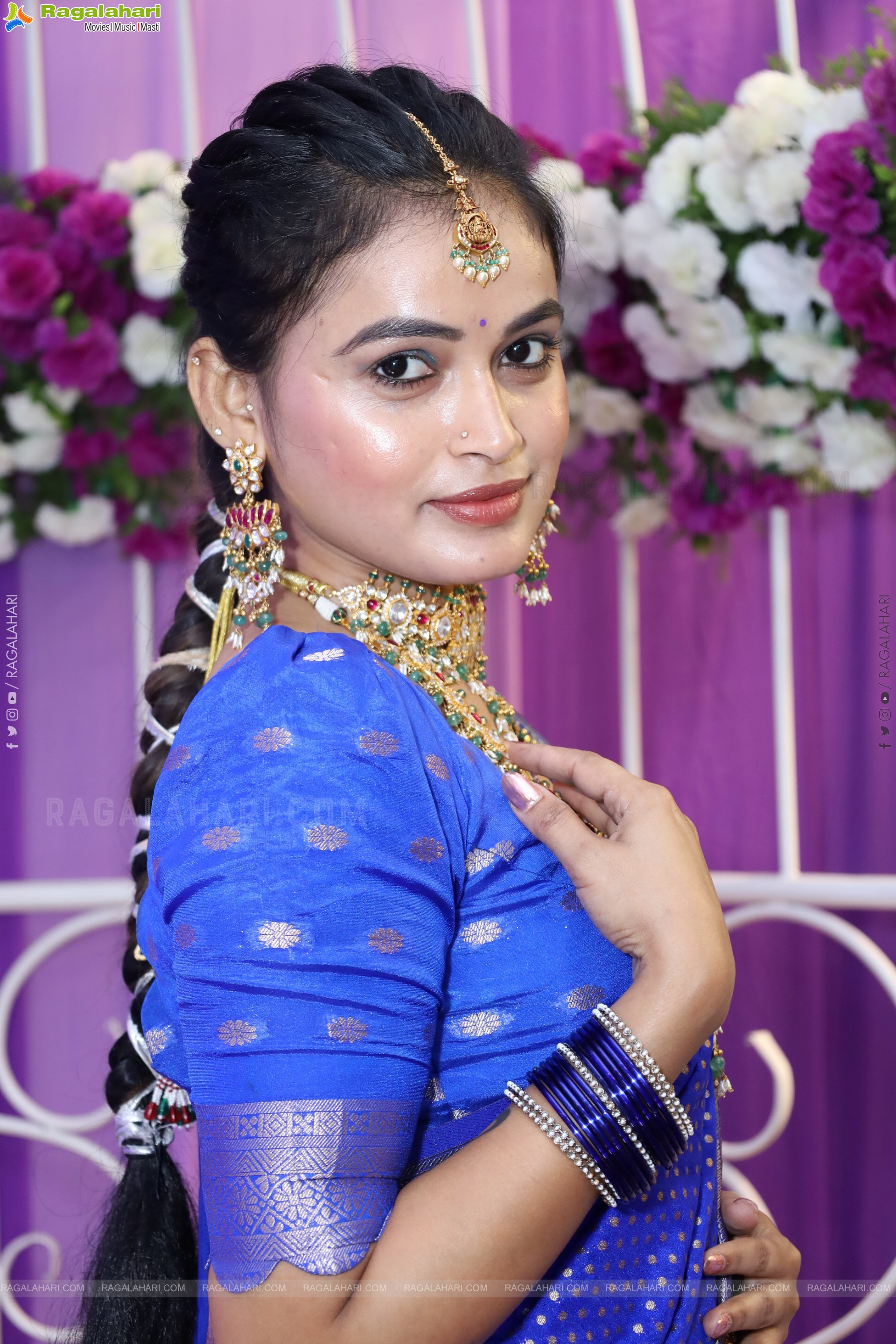 Manu Malleshwari Poses with Designer Jewellery, HD Gallery
