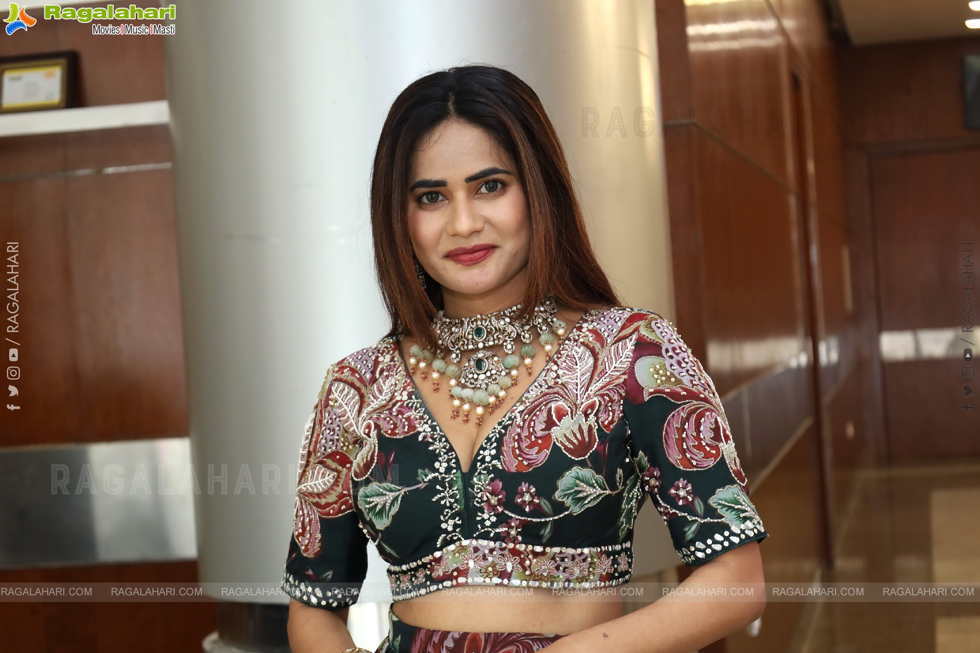 Naziya Khan Poses with Designer Jewellery, HD Gallery