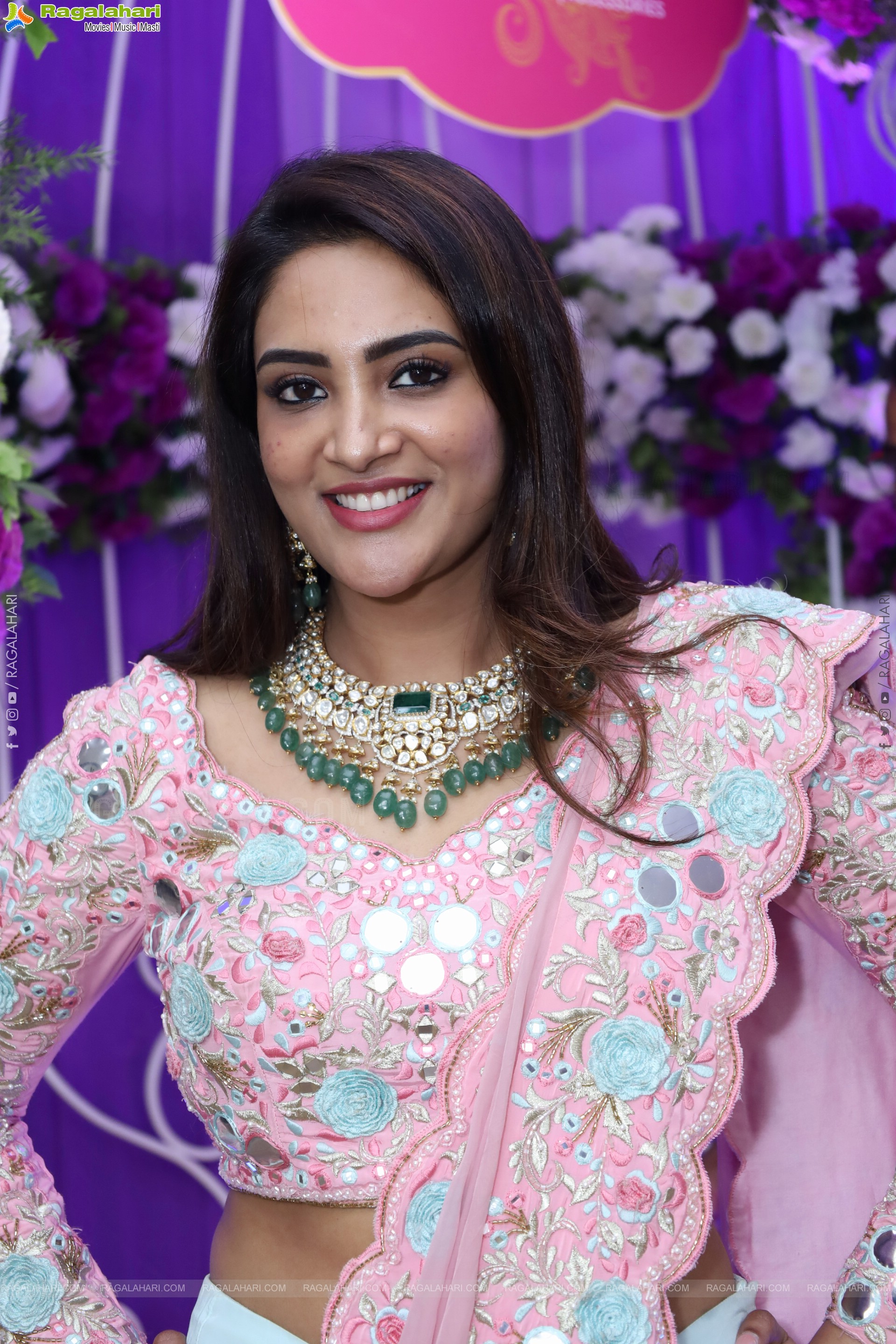 Nirupama stills in Designer Saree, HD Gallery