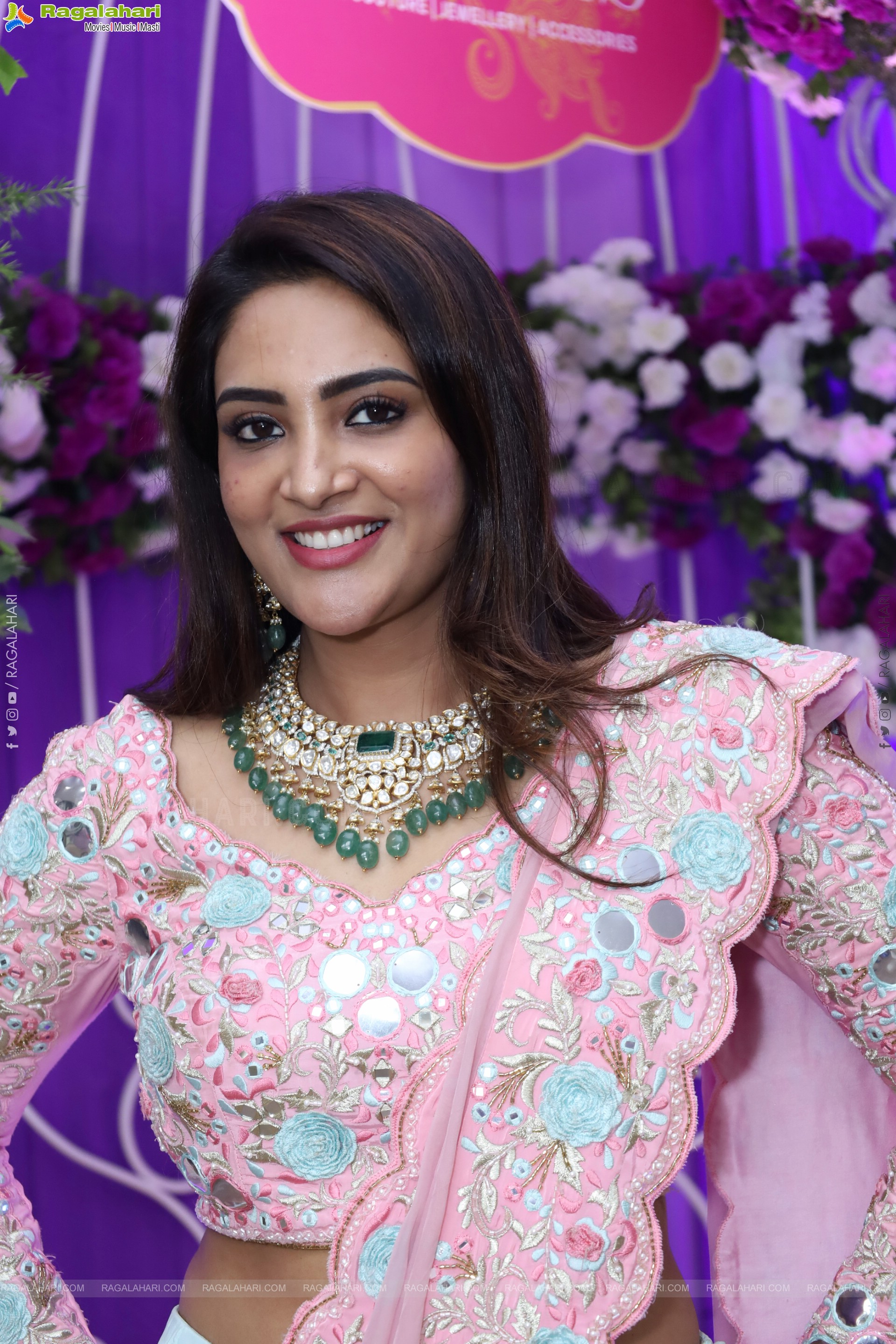 Nirupama stills in Designer Saree, HD Gallery