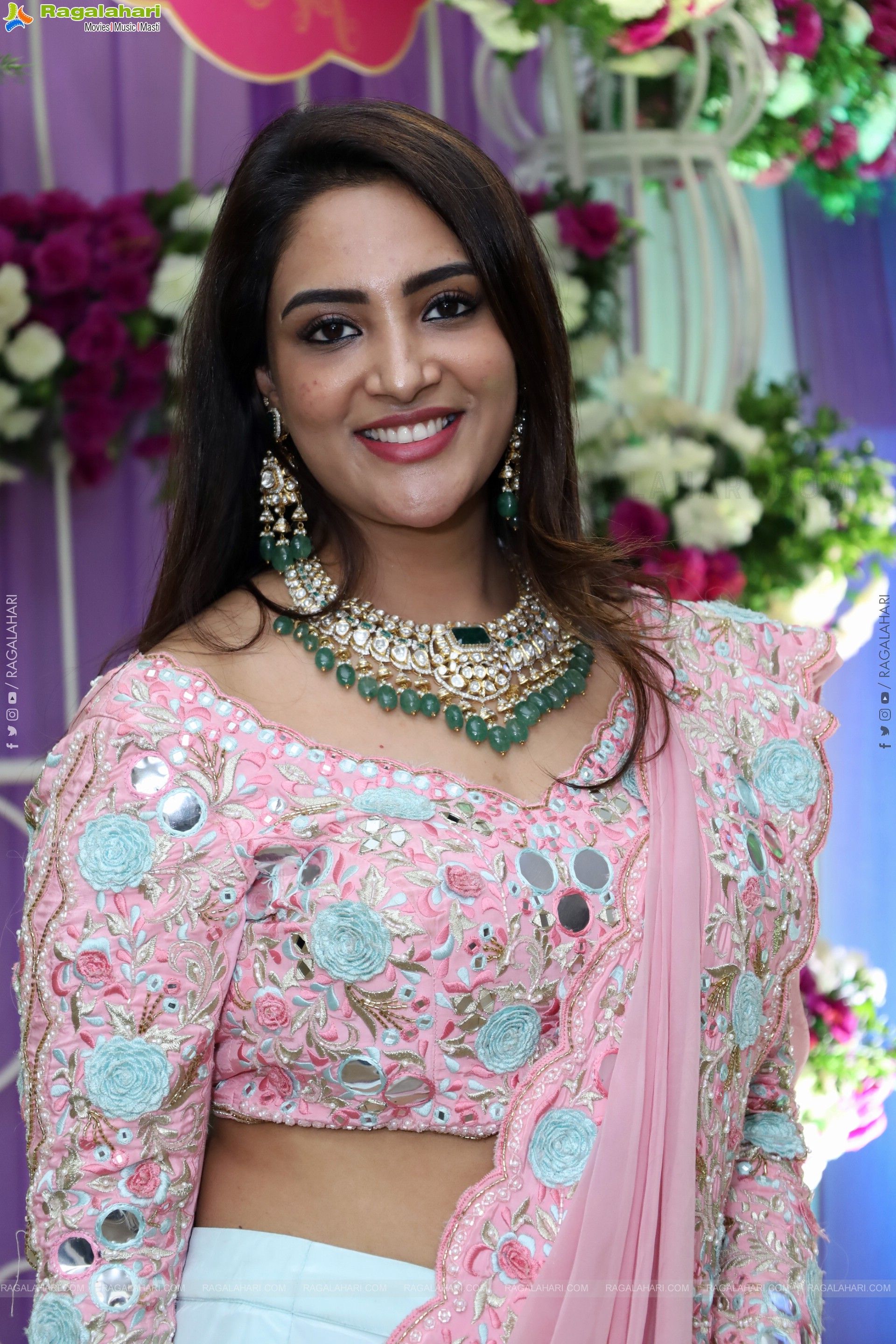 Nirupama stills in Designer Saree, HD Gallery