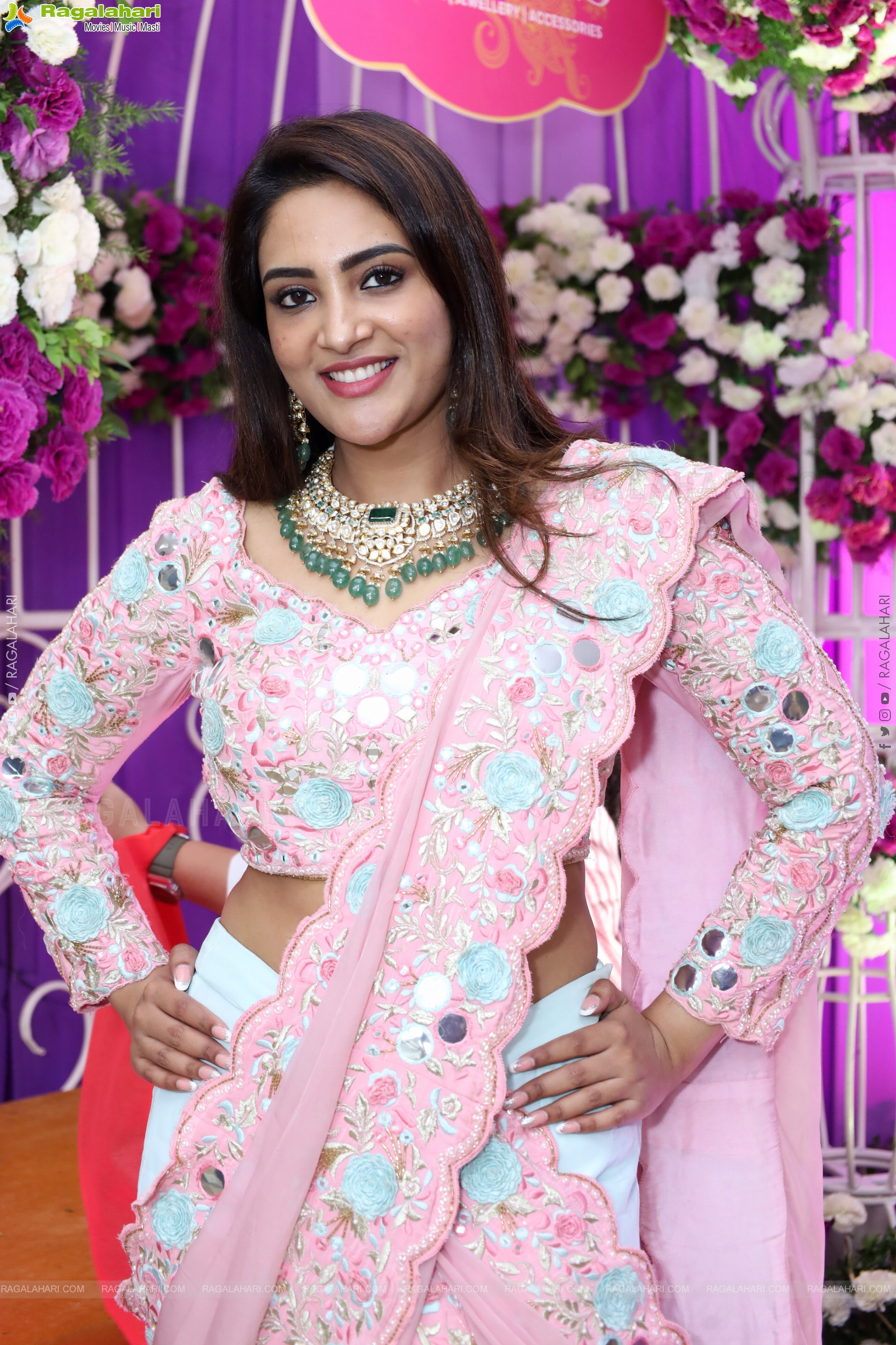 Nirupama stills in Designer Saree, HD Gallery