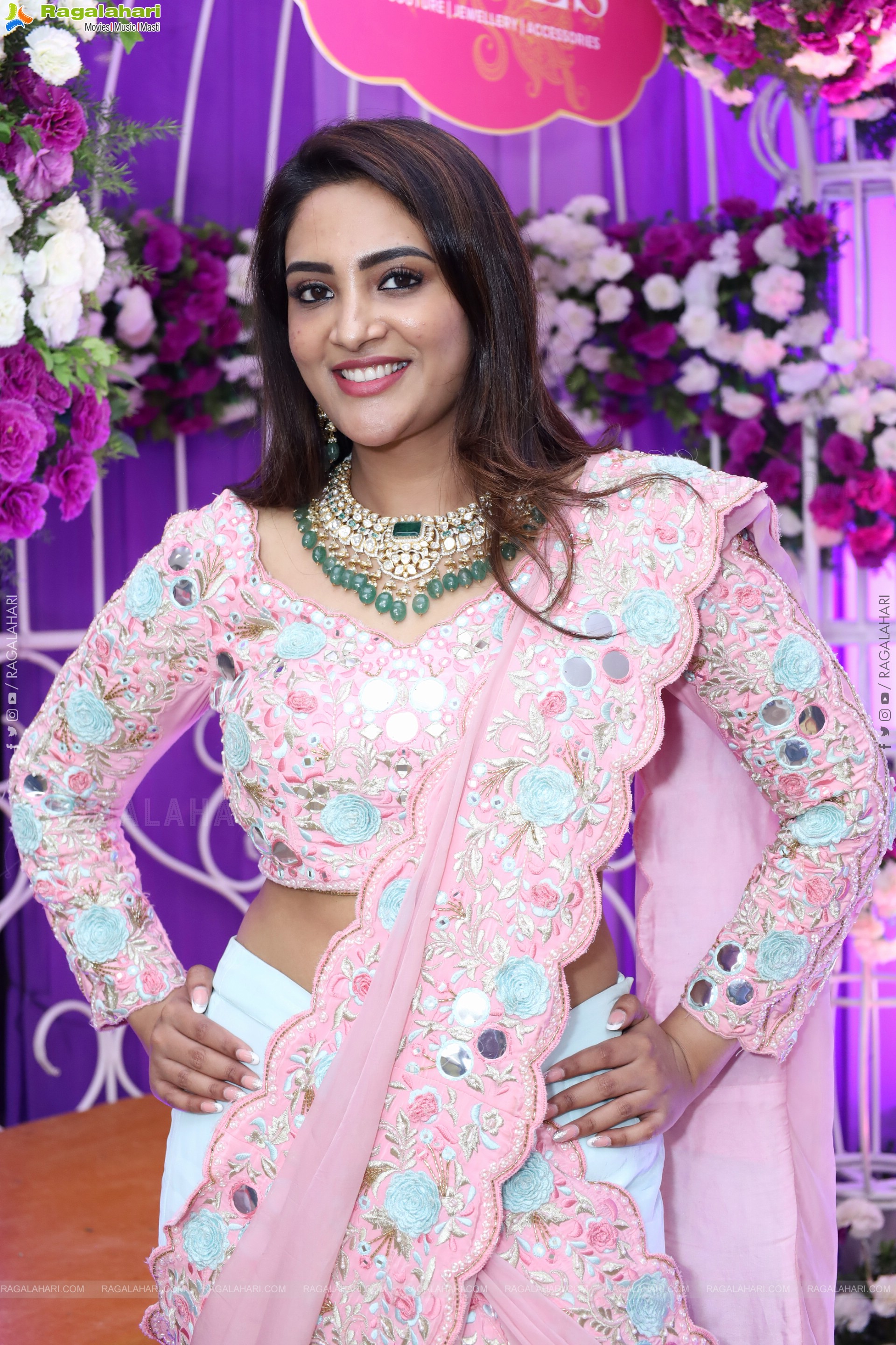 Nirupama stills in Designer Saree, HD Gallery