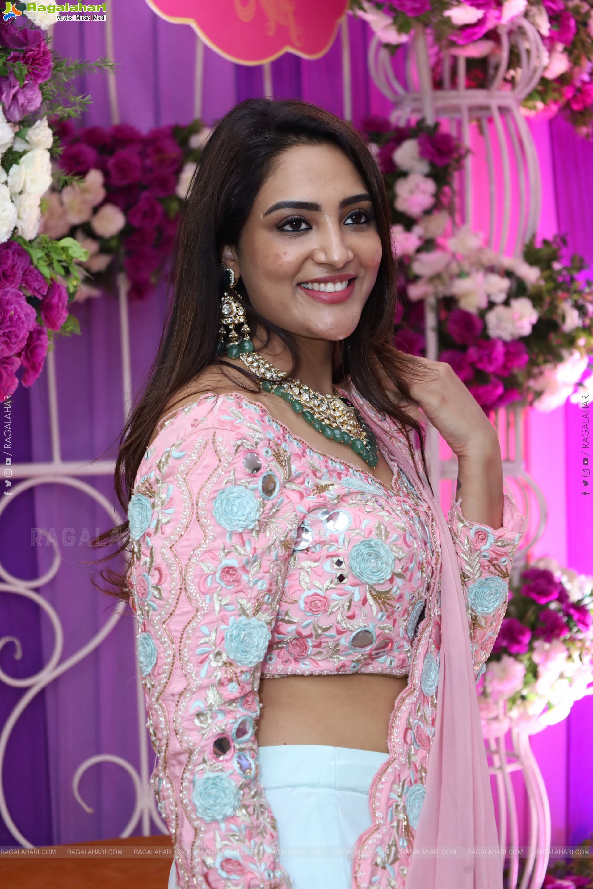 Nirupama stills in Designer Saree, HD Gallery
