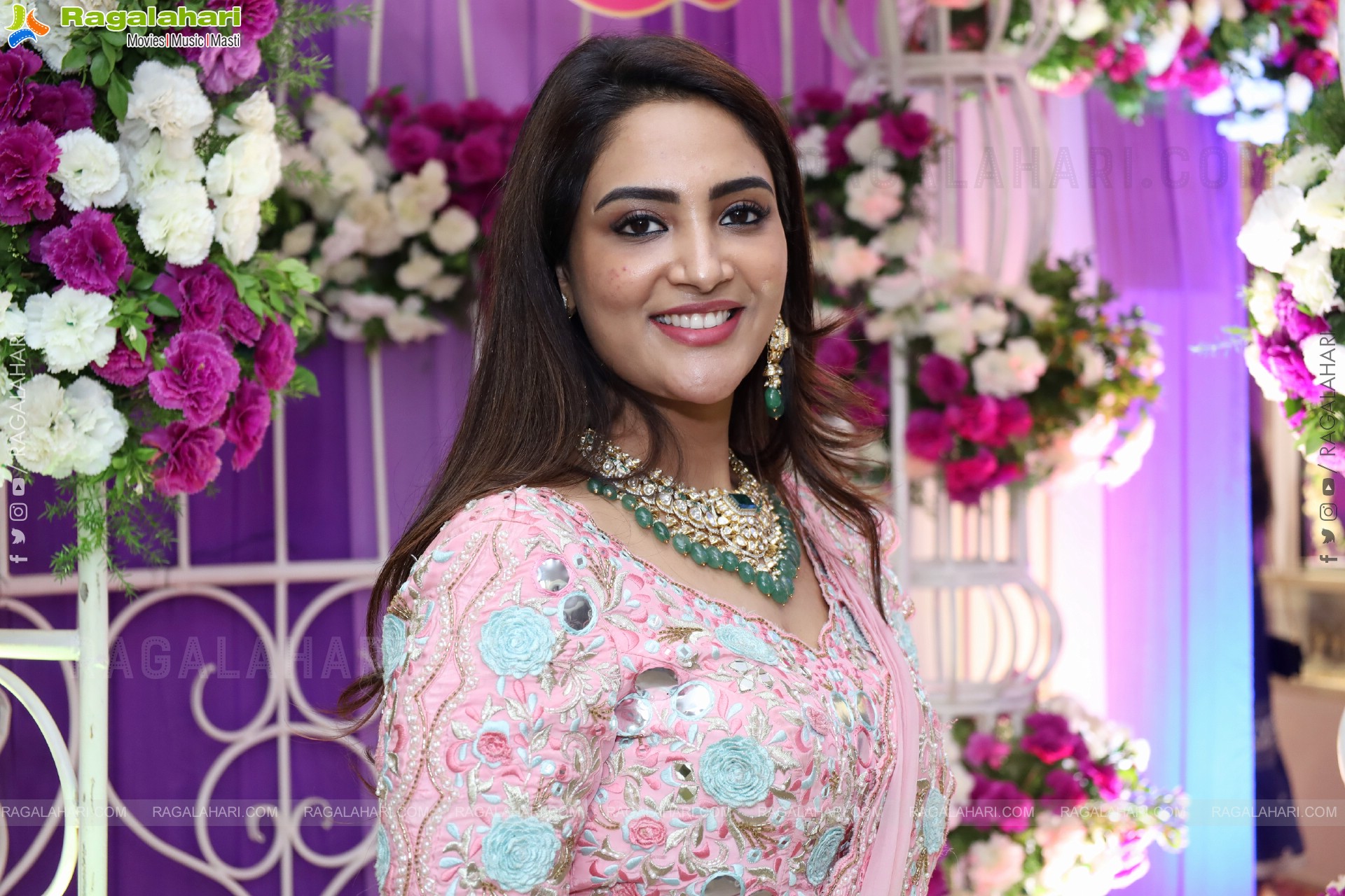 Nirupama stills in Designer Saree, HD Gallery