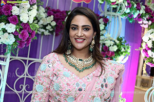 Nirupama stills in Designer Saree, HD Gallery