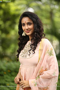 Riya Suman at Krazy Kings Studios LLP New Movie Launch