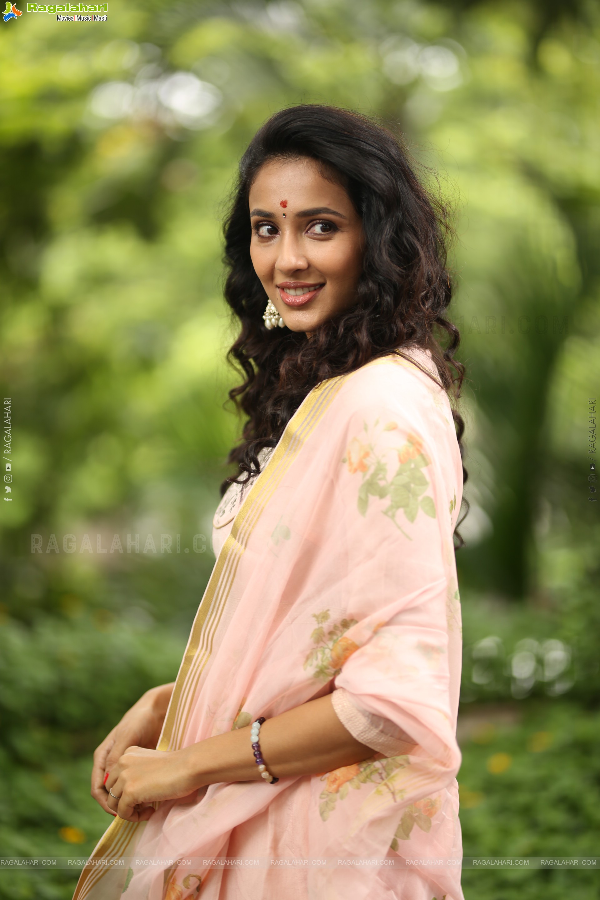 Riya Suman at Krazy Kings Studios LLP New Movie Launch, HD Gallery