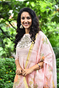Riya Suman at Krazy Kings Studios LLP New Movie Launch