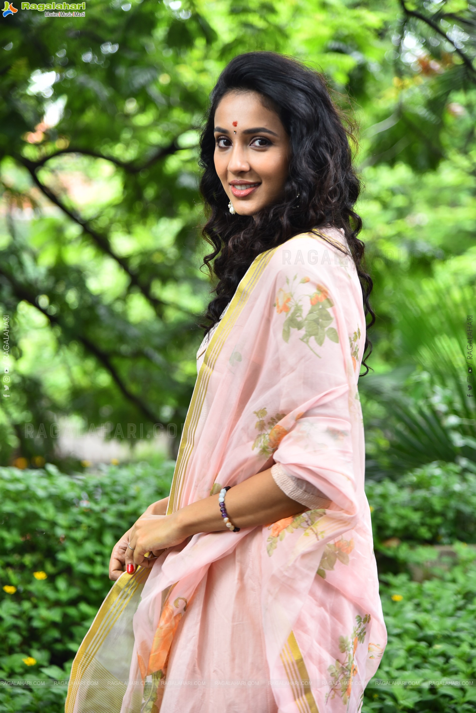 Riya Suman at Krazy Kings Studios LLP New Movie Launch, HD Gallery