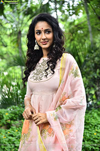 Riya Suman at Krazy Kings Studios LLP New Movie Launch