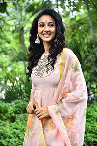 Riya Suman at Krazy Kings Studios LLP New Movie Launch
