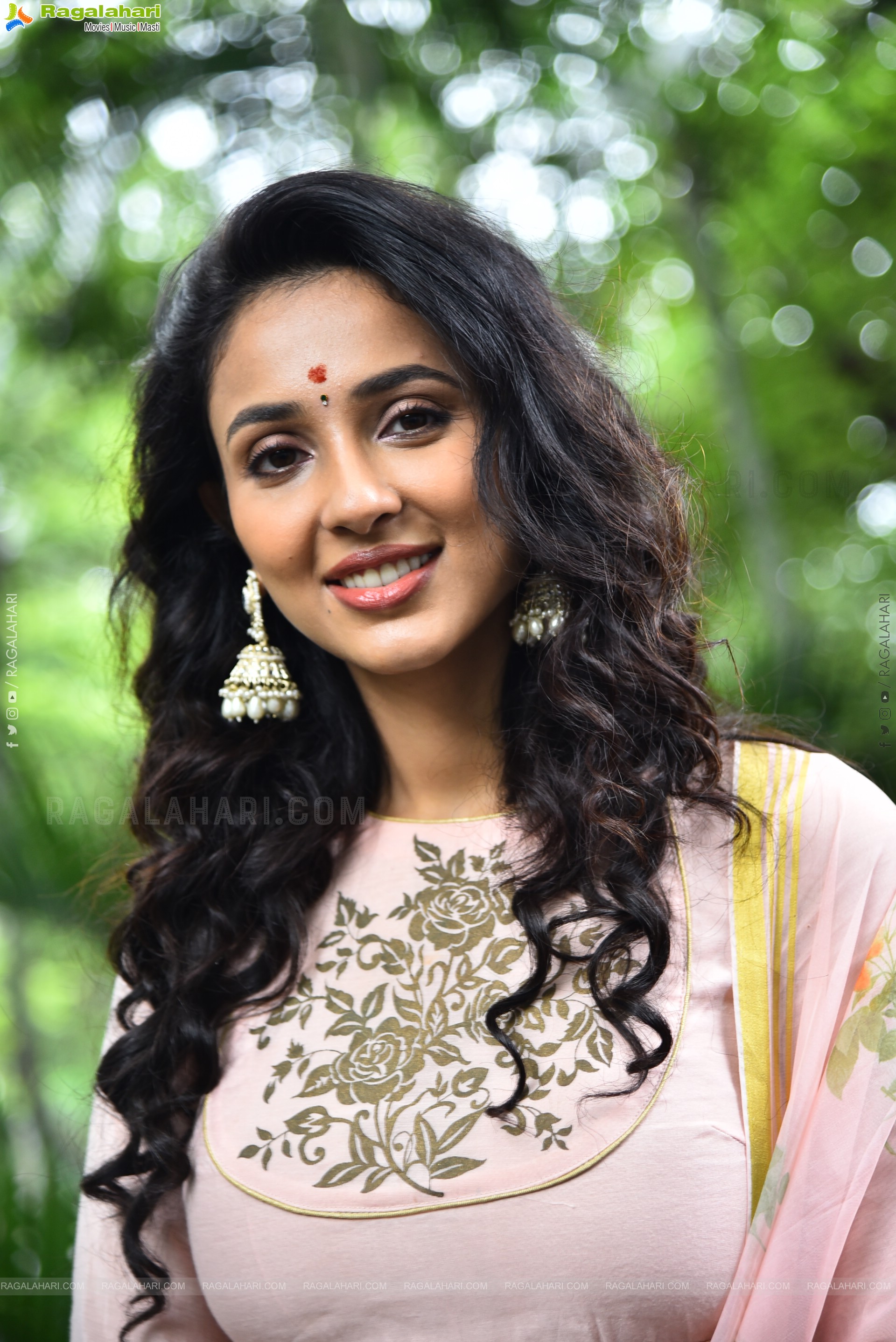 Riya Suman at Krazy Kings Studios LLP New Movie Launch, HD Gallery