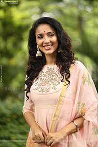 Riya Suman at Krazy Kings Studios LLP New Movie Launch