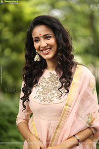 Riya Suman at Krazy Kings Studios LLP New Movie Launch