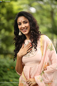 Riya Suman at Krazy Kings Studios LLP New Movie Launch