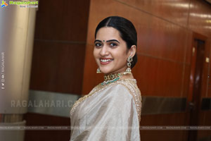 Sravanthi Chokarapu at Hi Life Exhibition Grand Launch