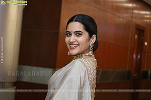 Sravanthi Chokarapu at Hi Life Exhibition Grand Launch